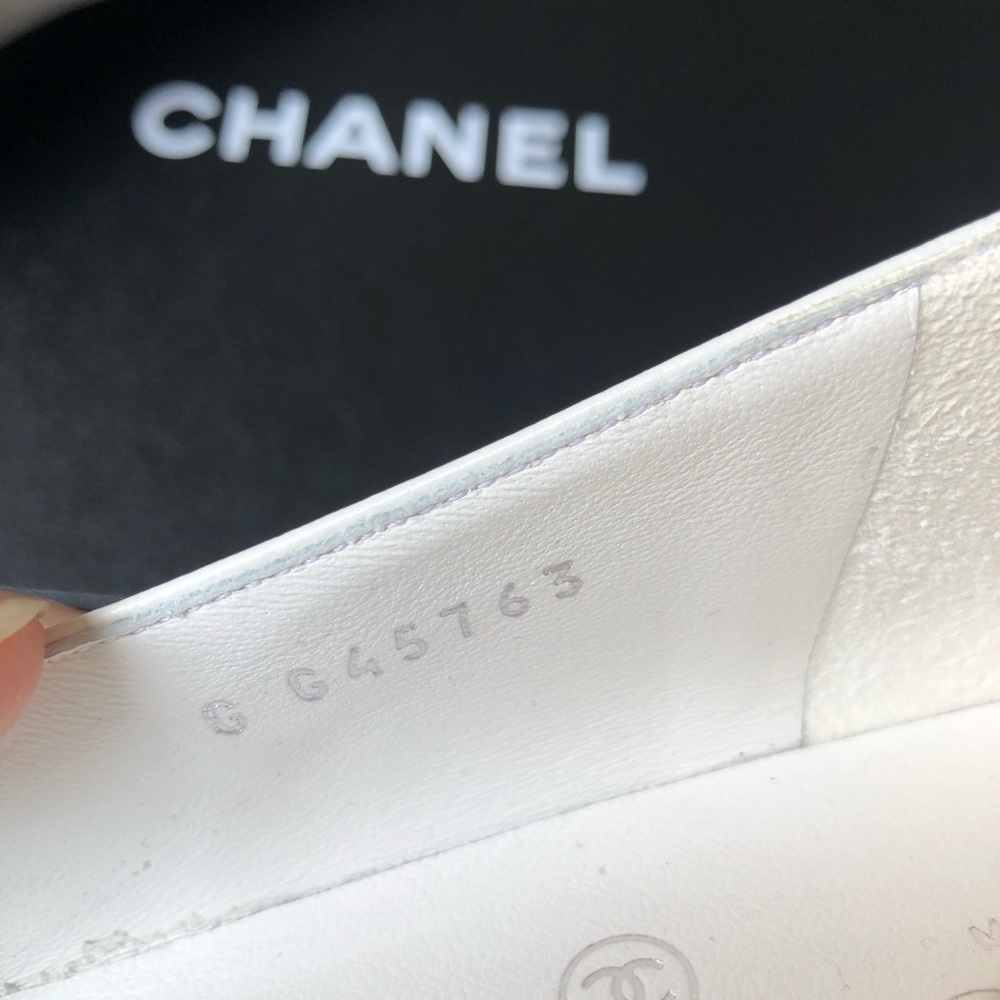 Chanel White and Black Point-Toe Mary Jane Flats G45763 size 39 NIB $1200 - Picture 7 of 10